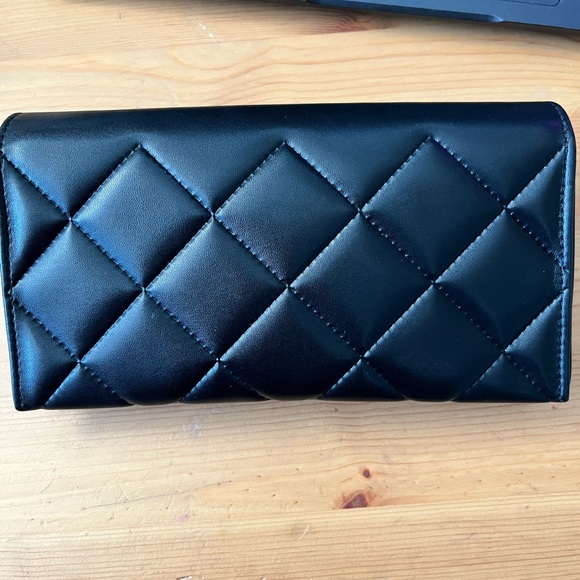 Authentic Chanel sunglasses in Purple/Burgundy - Picture 5 of 8